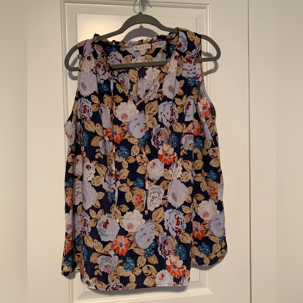 Women’s XL sleeveless floral front tie blouse